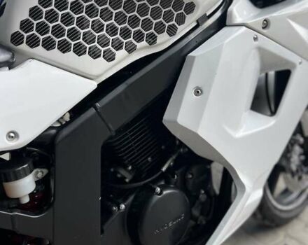 Белый Хьюсонг GT 250R, объемом двигателя 0.25 л и пробегом 15 тыс. км за 2290 $, фото 4 на Automoto.ua