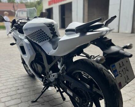 Белый Хьюсонг GT 250R, объемом двигателя 0.25 л и пробегом 15 тыс. км за 2290 $, фото 3 на Automoto.ua