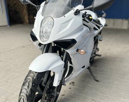Белый Хьюсонг GT 250R, объемом двигателя 0.25 л и пробегом 15 тыс. км за 2290 $, фото 1 на Automoto.ua