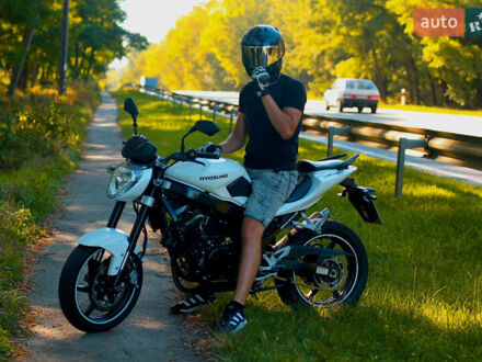 Білий Хьюсонг GT 250R, об'ємом двигуна 0.25 л та пробігом 35 тис. км за 2300 $, фото 1 на Automoto.ua