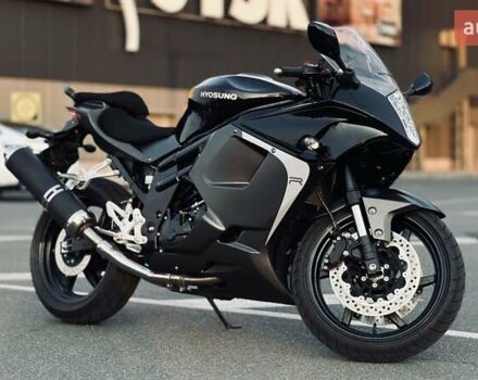Черный Хьюсонг GT 650R, объемом двигателя 0.65 л и пробегом 4 тыс. км за 4900 $, фото 1 на Automoto.ua