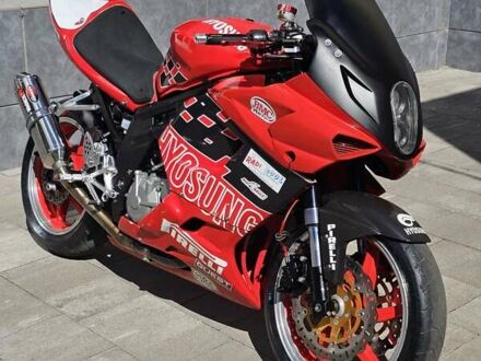 Хьюсонг GT 650R 2010 у Києві на Automoto.ua Червоний Хьюсонг GT 650R, об'ємом двигуна 0.65 л та пробігом 1 тис. км за 2000 $, фото 1 на Automoto.ua