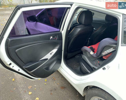 Белый Хендай Акцент, объемом двигателя 1.58 л и пробегом 180 тыс. км за 8500 $, фото 9 на Automoto.ua