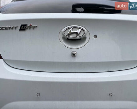 Белый Хендай Акцент, объемом двигателя 1.58 л и пробегом 180 тыс. км за 8500 $, фото 14 на Automoto.ua