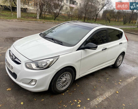 Белый Хендай Акцент, объемом двигателя 1.58 л и пробегом 180 тыс. км за 8500 $, фото 2 на Automoto.ua