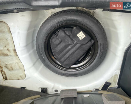 Белый Хендай Акцент, объемом двигателя 1.58 л и пробегом 180 тыс. км за 8500 $, фото 6 на Automoto.ua