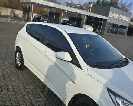 Белый Хендай Акцент, объемом двигателя 1.4 л и пробегом 198 тыс. км за 5600 $, фото 5 на Automoto.ua