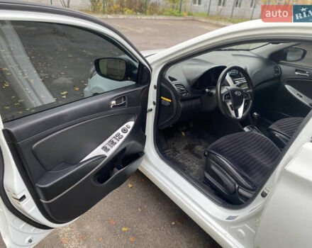 Белый Хендай Акцент, объемом двигателя 1.58 л и пробегом 180 тыс. км за 8500 $, фото 7 на Automoto.ua