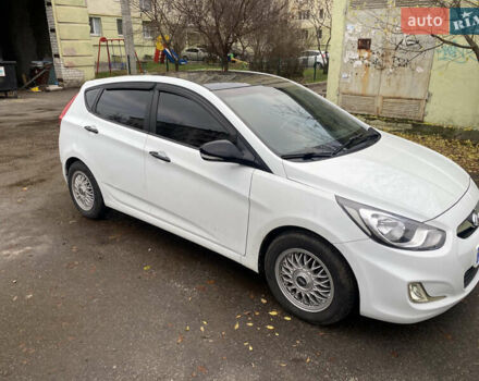 Белый Хендай Акцент, объемом двигателя 1.58 л и пробегом 180 тыс. км за 8500 $, фото 3 на Automoto.ua