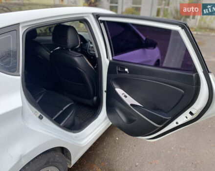 Белый Хендай Акцент, объемом двигателя 1.58 л и пробегом 180 тыс. км за 8500 $, фото 10 на Automoto.ua