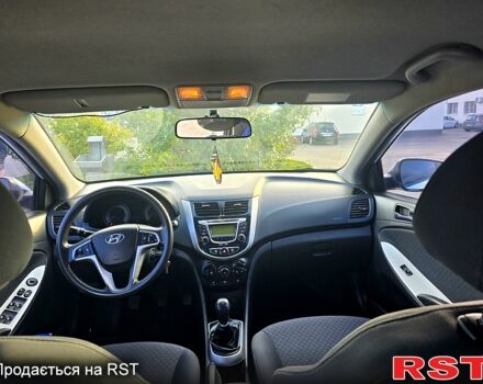 Белый Хендай Акцент, объемом двигателя 1.4 л и пробегом 198 тыс. км за 5600 $, фото 3 на Automoto.ua