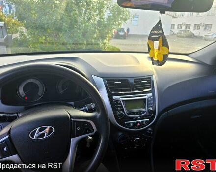 Белый Хендай Акцент, объемом двигателя 1.4 л и пробегом 198 тыс. км за 5600 $, фото 4 на Automoto.ua