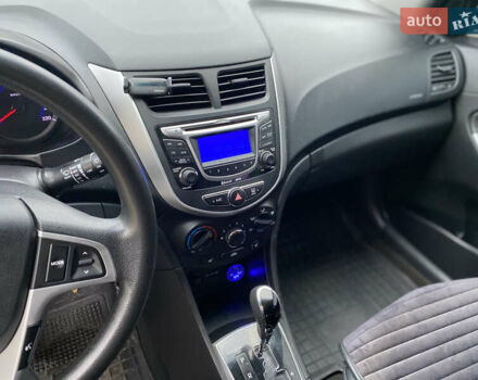 Белый Хендай Акцент, объемом двигателя 1.58 л и пробегом 180 тыс. км за 8500 $, фото 12 на Automoto.ua