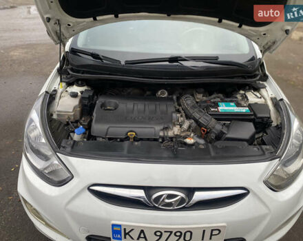 Белый Хендай Акцент, объемом двигателя 1.58 л и пробегом 180 тыс. км за 8500 $, фото 4 на Automoto.ua