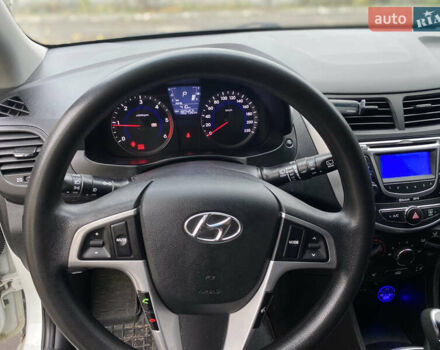 Белый Хендай Акцент, объемом двигателя 1.58 л и пробегом 180 тыс. км за 8500 $, фото 11 на Automoto.ua