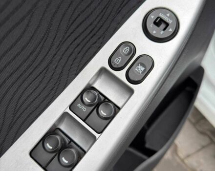 Білий Хендай Акцент, об'ємом двигуна 1.4 л та пробігом 82 тис. км за 9900 $, фото 13 на Automoto.ua