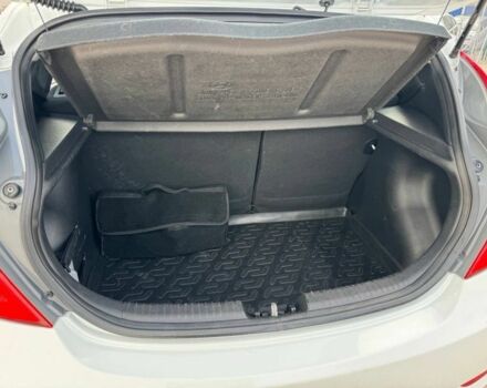 Белый Хендай Акцент, объемом двигателя 1.4 л и пробегом 105 тыс. км за 7200 $, фото 5 на Automoto.ua