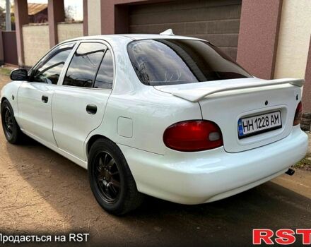 Белый Хендай Акцент, объемом двигателя 1.5 л и пробегом 300 тыс. км за 1550 $, фото 3 на Automoto.ua