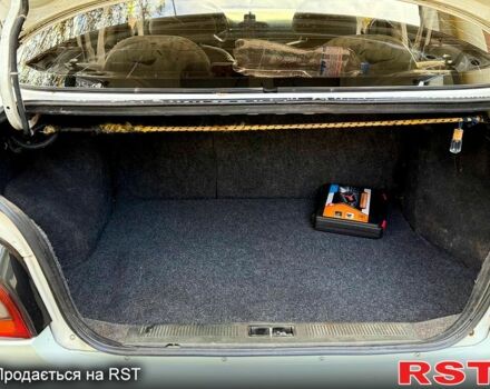 Белый Хендай Акцент, объемом двигателя 1.5 л и пробегом 300 тыс. км за 1550 $, фото 5 на Automoto.ua