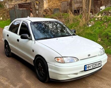 Белый Хендай Акцент, объемом двигателя 1.5 л и пробегом 300 тыс. км за 1550 $, фото 4 на Automoto.ua