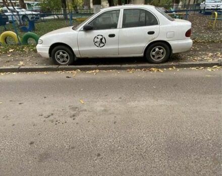 Белый Хендай Акцент, объемом двигателя 1.5 л и пробегом 100 тыс. км за 2200 $, фото 3 на Automoto.ua