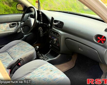 Белый Хендай Акцент, объемом двигателя 1.5 л и пробегом 300 тыс. км за 1550 $, фото 9 на Automoto.ua