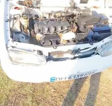 Белый Хендай Акцент, объемом двигателя 1.5 л и пробегом 400 тыс. км за 1600 $, фото 2 на Automoto.ua