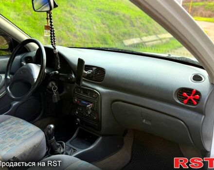 Белый Хендай Акцент, объемом двигателя 1.5 л и пробегом 300 тыс. км за 1550 $, фото 11 на Automoto.ua