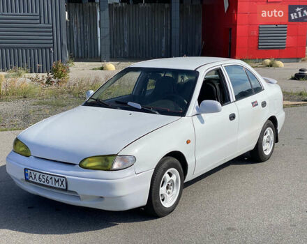 Белый Хендай Акцент, объемом двигателя 1.5 л и пробегом 320 тыс. км за 2400 $, фото 1 на Automoto.ua