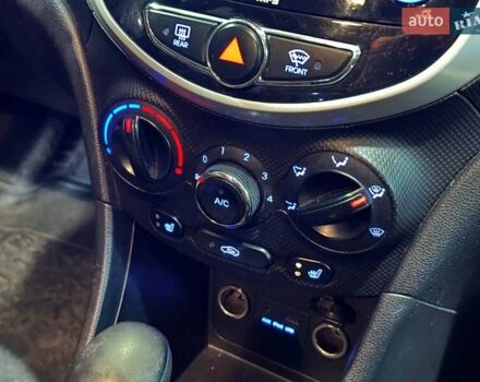 Белый Хендай Акцент, объемом двигателя 1.6 л и пробегом 163 тыс. км за 7990 $, фото 18 на Automoto.ua