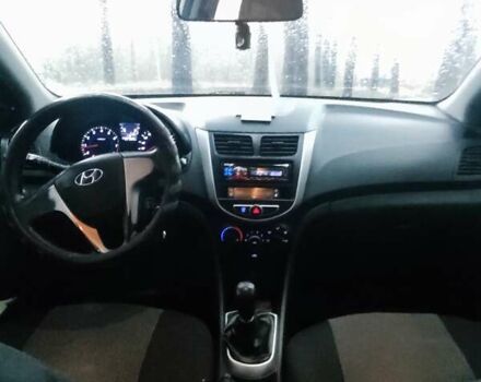 Белый Хендай Акцент, объемом двигателя 1.4 л и пробегом 227 тыс. км за 6200 $, фото 3 на Automoto.ua