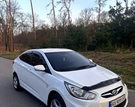 Белый Хендай Акцент, объемом двигателя 1.6 л и пробегом 250 тыс. км за 6300 $, фото 2 на Automoto.ua