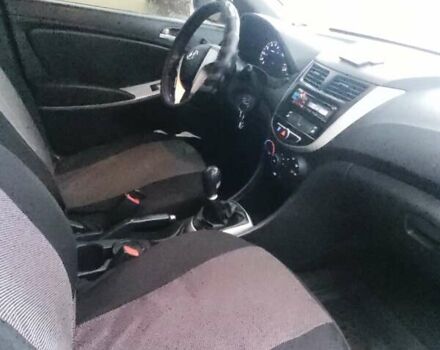 Белый Хендай Акцент, объемом двигателя 1.4 л и пробегом 227 тыс. км за 6200 $, фото 2 на Automoto.ua