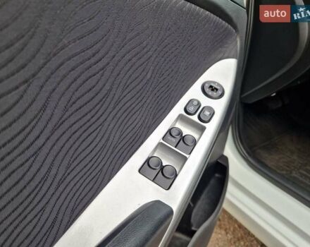 Белый Хендай Акцент, объемом двигателя 1.59 л и пробегом 197 тыс. км за 8800 $, фото 10 на Automoto.ua