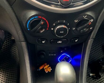 Белый Хендай Акцент, объемом двигателя 1.6 л и пробегом 190 тыс. км за 7200 $, фото 4 на Automoto.ua