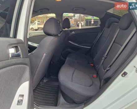 Белый Хендай Акцент, объемом двигателя 1.59 л и пробегом 197 тыс. км за 8800 $, фото 7 на Automoto.ua