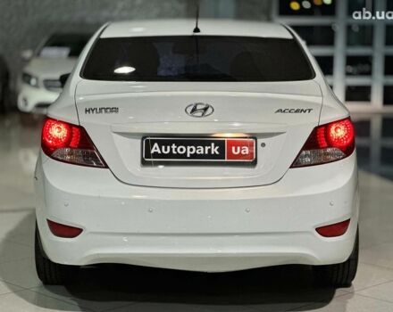 Белый Хендай Акцент, объемом двигателя 1.6 л и пробегом 163 тыс. км за 7990 $, фото 4 на Automoto.ua