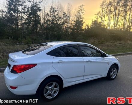 Белый Хендай Акцент, объемом двигателя 1.6 л и пробегом 250 тыс. км за 6300 $, фото 3 на Automoto.ua