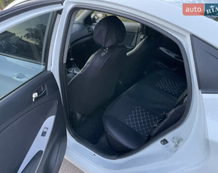 Білий Хендай Акцент, об'ємом двигуна 1.4 л та пробігом 210 тис. км за 6999 $, фото 6 на Automoto.ua