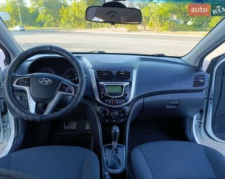 Білий Хендай Акцент, об'ємом двигуна 1.4 л та пробігом 171 тис. км за 8350 $, фото 30 на Automoto.ua