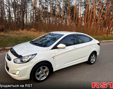 Белый Хендай Акцент, объемом двигателя 1.6 л и пробегом 250 тыс. км за 6300 $, фото 5 на Automoto.ua