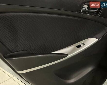 Белый Хендай Акцент, объемом двигателя 1.6 л и пробегом 163 тыс. км за 7990 $, фото 10 на Automoto.ua