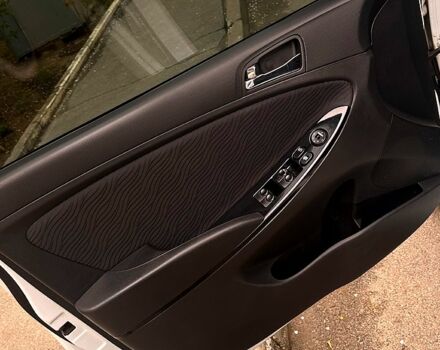 Белый Хендай Акцент, объемом двигателя 1.6 л и пробегом 250 тыс. км за 6300 $, фото 7 на Automoto.ua