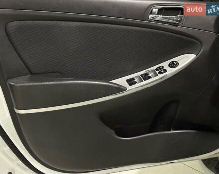 Белый Хендай Акцент, объемом двигателя 1.6 л и пробегом 163 тыс. км за 7990 $, фото 7 на Automoto.ua