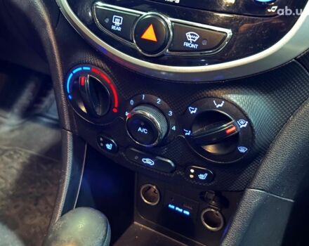 Белый Хендай Акцент, объемом двигателя 1.6 л и пробегом 163 тыс. км за 7990 $, фото 18 на Automoto.ua