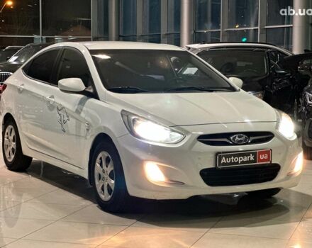 Белый Хендай Акцент, объемом двигателя 1.6 л и пробегом 163 тыс. км за 7990 $, фото 2 на Automoto.ua