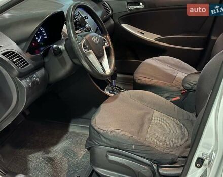 Белый Хендай Акцент, объемом двигателя 1.6 л и пробегом 163 тыс. км за 7990 $, фото 6 на Automoto.ua