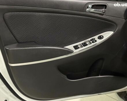 Белый Хендай Акцент, объемом двигателя 1.6 л и пробегом 163 тыс. км за 7990 $, фото 7 на Automoto.ua