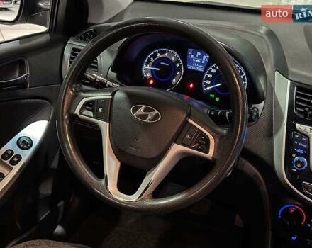 Белый Хендай Акцент, объемом двигателя 1.6 л и пробегом 163 тыс. км за 7990 $, фото 14 на Automoto.ua