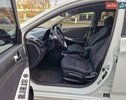 Белый Хендай Акцент, объемом двигателя 1.59 л и пробегом 197 тыс. км за 8800 $, фото 6 на Automoto.ua